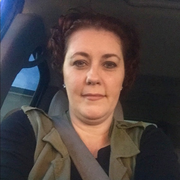 Meet your Posher, Lindsay - Picture 1 of 2